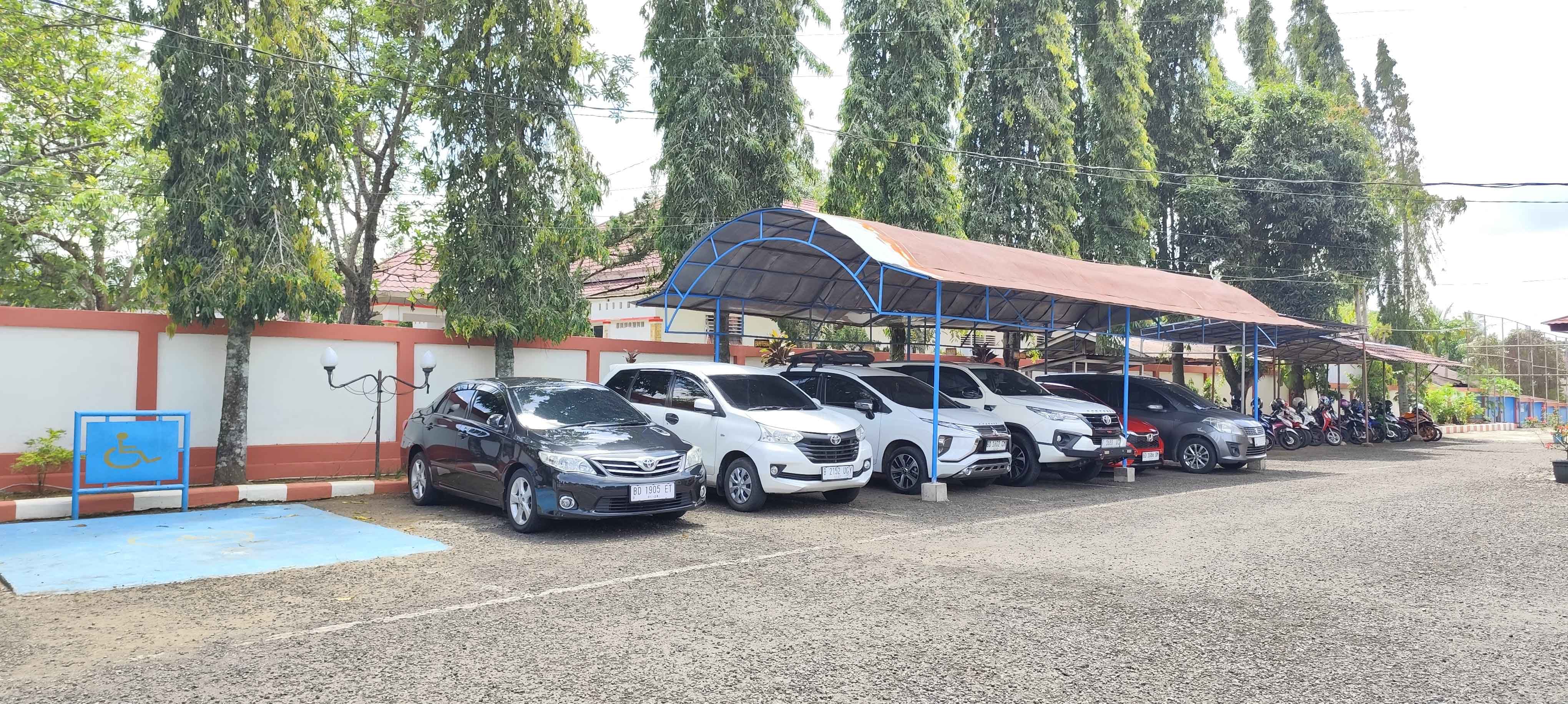 Area Parkir Karyawan