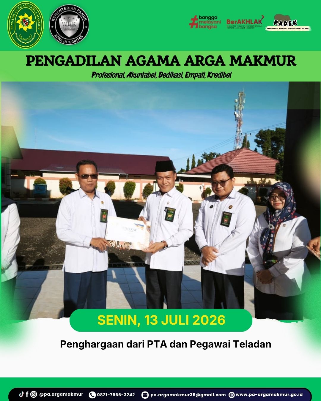 130726 Piagam dari PTA dan Sertifikat Pegawai Teladan 1