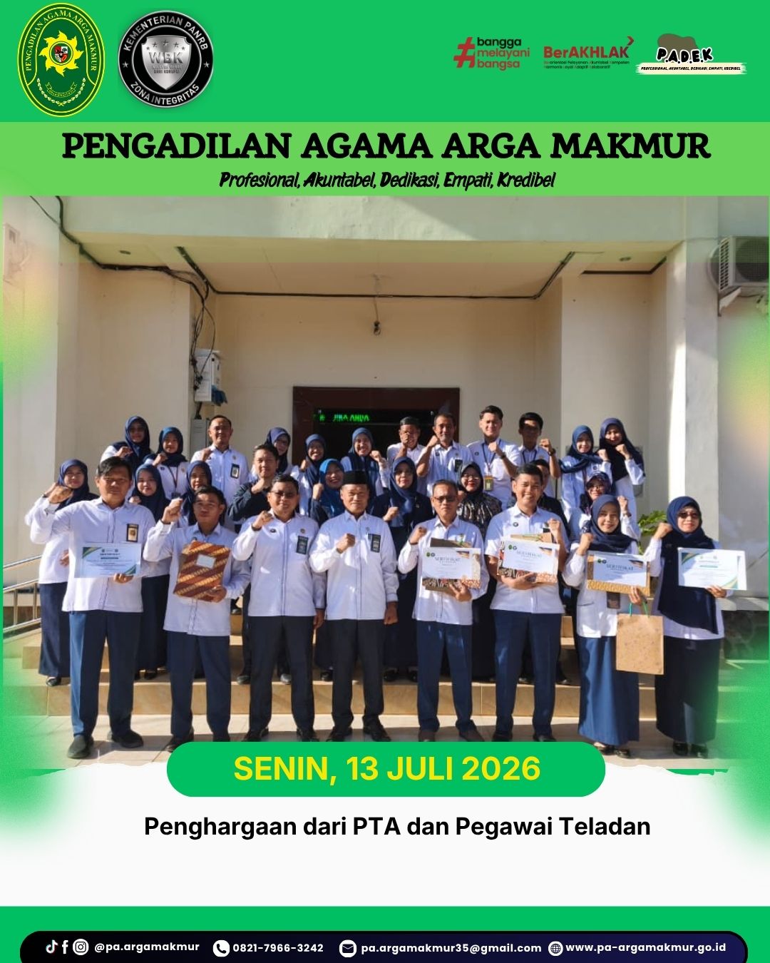 130726 Piagam dari PTA dan Sertifikat Pegawai Teladan 2